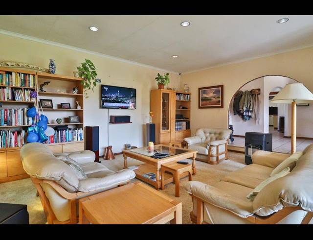 4 BEDROOM FREEHOLD TO LET IN WORLDS VIEW
